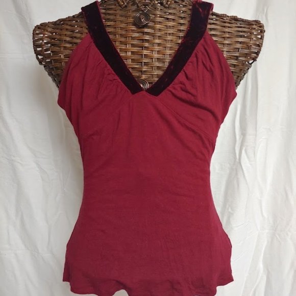 Rebecca Beeson V-neck Holiday  Tank in Burgandy - Picture 1 of 3